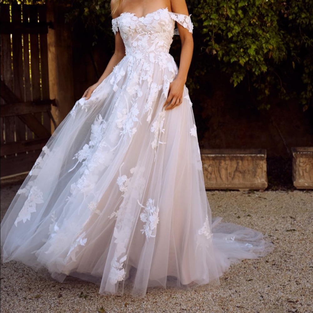 MadiLane Elora Wedding dress UNALTERED